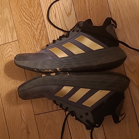 Boys Black Adidas Sneakers Size US4 - Picture 3 of 4